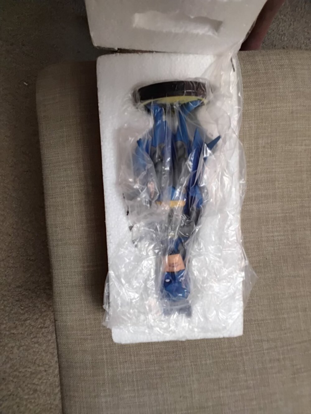 NECA DC Classic Batman Head Knocker Bobblehead (8" Resin) - Open Box / Pristine - Picture 3 of 4